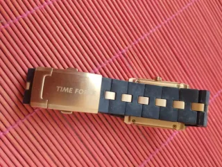 Reloj Time Force Negro y Dorado