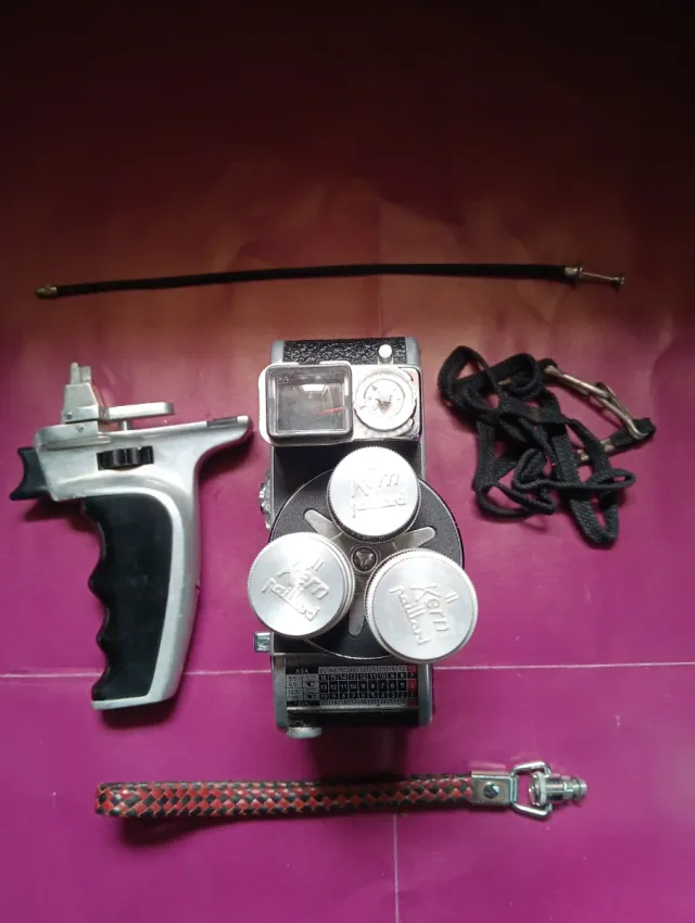 Cámara de vídeo antigua.Bolex Paillard 8 mm.