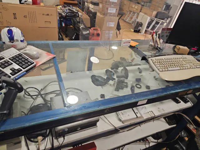 Mostrador expositor metal y cristal con ruedas