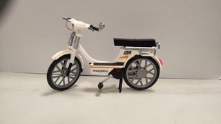 Kit Maqueta vespino SCa escala 1/10 blanco vinilos