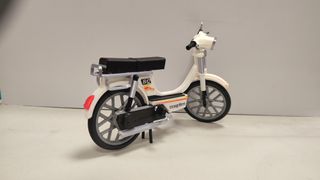 Kit Maqueta vespino SCa escala 1/10 blanco vinilos