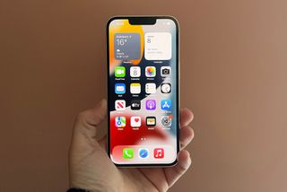iPhone 13 con batería nueva