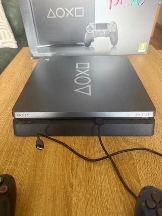 PS4 1TB Edición Limitada + 2 Mandos