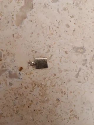 Ciondolo lettera E con strass