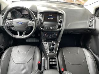 (Único Propietario) Ford Focus 2015