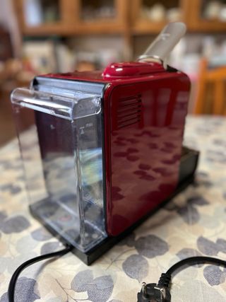 Cafetera Nespresso DeLonghi Lattissima Touch Roja