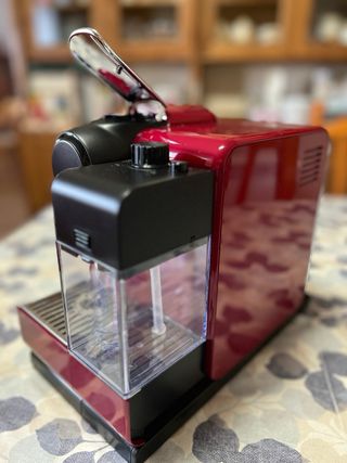 Cafetera Nespresso DeLonghi Lattissima Touch Roja