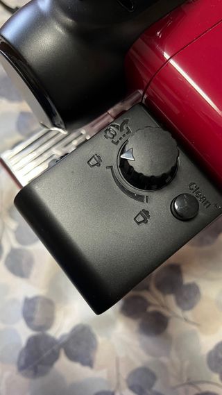 Cafetera Nespresso DeLonghi Lattissima Touch Roja