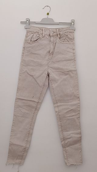 Vaqueros Stradivarius beige talla 34