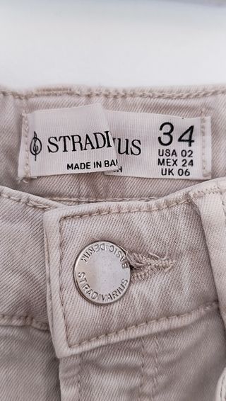 Vaqueros Stradivarius beige talla 34