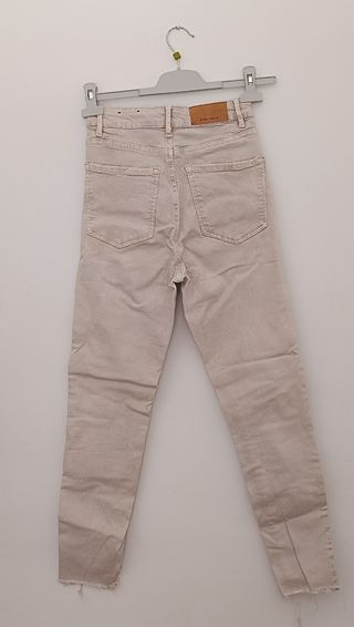 Vaqueros Stradivarius beige talla 34