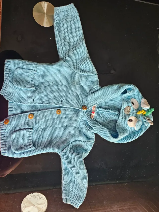 Chaqueta punto bebé azul con capucha