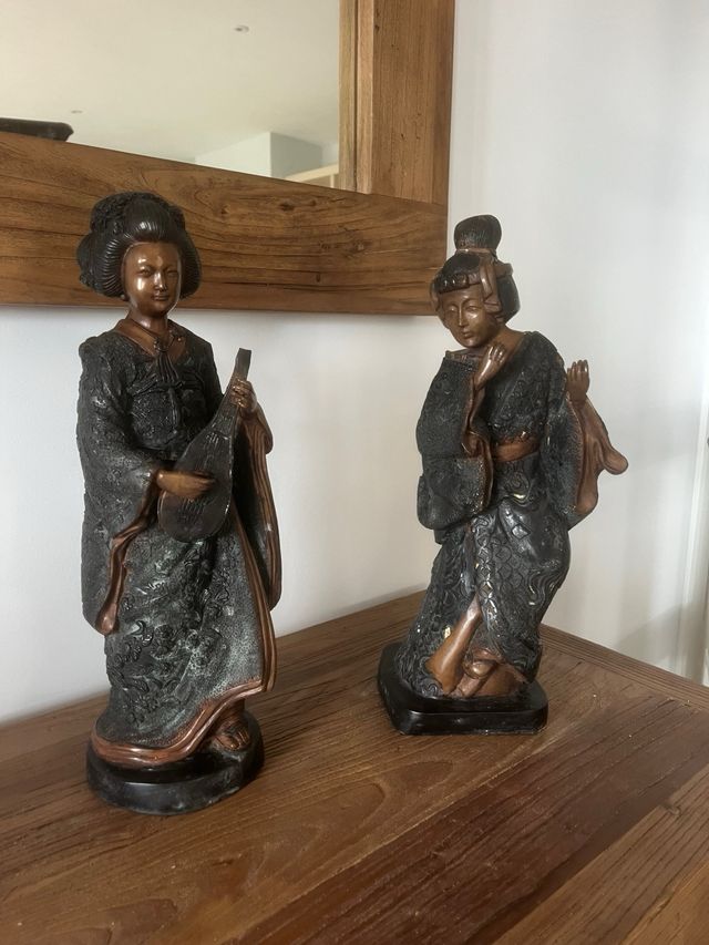 Estatua japonesa mujer kimono