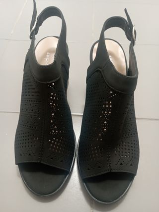 Sandalias abotinadas negras