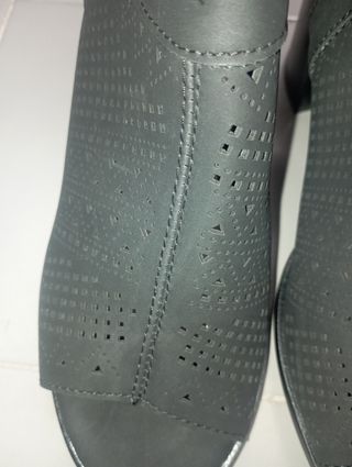 Sandalias abotinadas negras