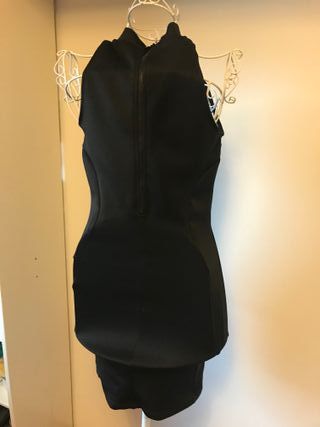 Vestido negro de encaje con fondo blanco talla M