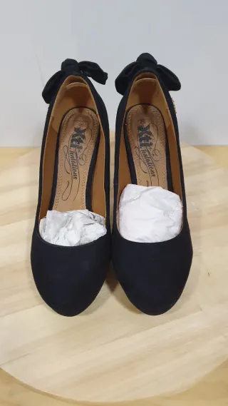 Zapatos de tacón negros Xti con lazo