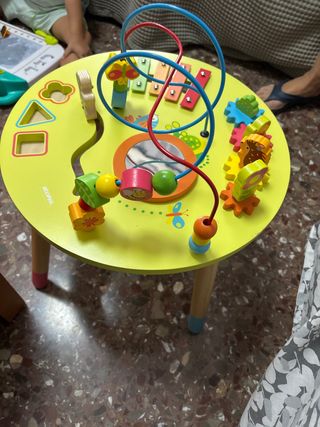 Mesa de juegos infantil de madera