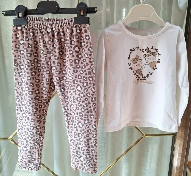 Completo bimba stampa leopardata 
30 mesi. 