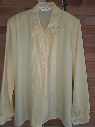 Blusa Artesania Reyes amarilla talla 13