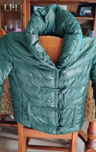 Chaqueta verde acolchada