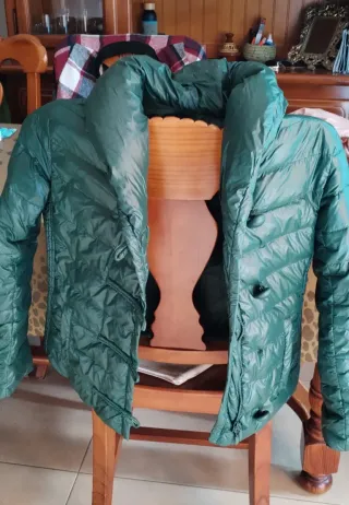 Chaqueta verde acolchada