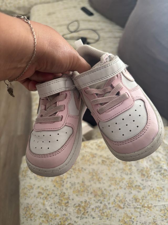 Tenis Nike Niña Rosa y Blanco