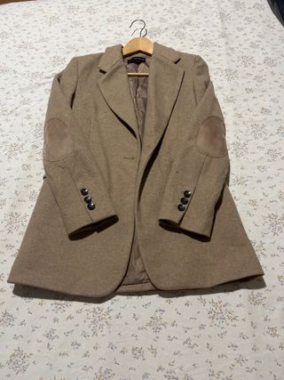 Americana marrón con coderas