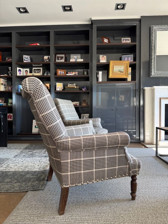 Set de 2 Butacas tapizadas.