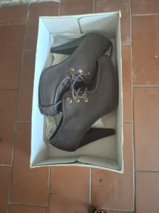Botines marrones con cordones