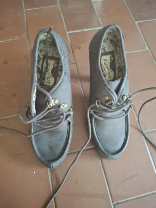 Botines marrones con cordones