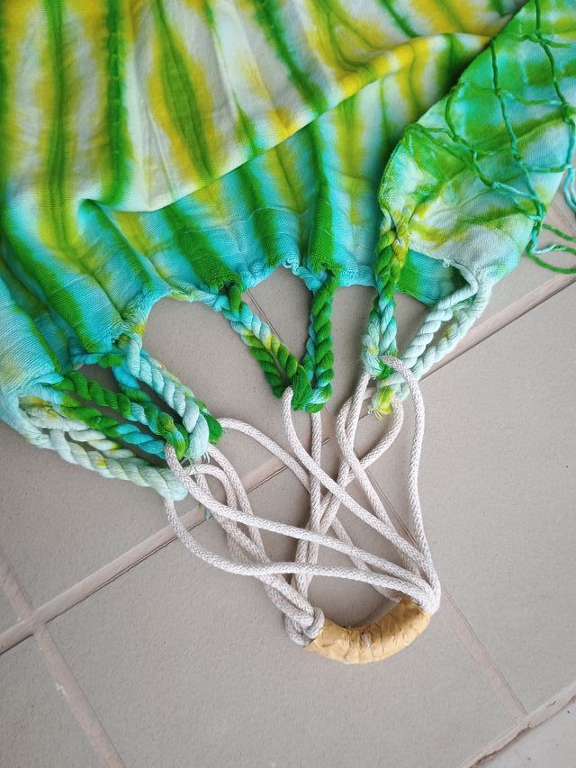 Hamaca de tela colorida origen Brasil