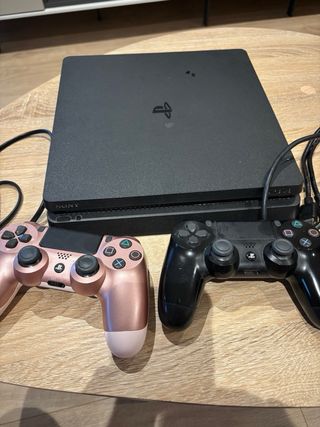 PS4 (PlayStation 4) Negra + 1 Mandos