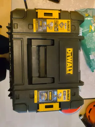 Pistola de impacto DeWalt 18V  baterias de 5 AH 