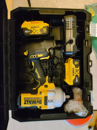 Pistola de impacto DeWalt 18V  baterias de 5 AH 