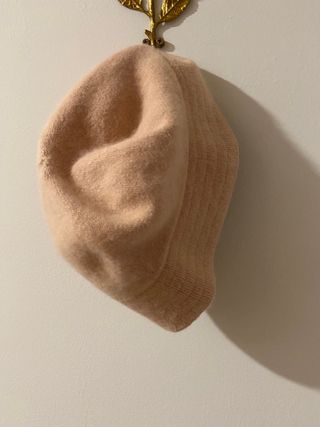 Gorro de lana beige y rosa
