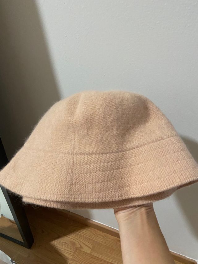 Gorro de lana beige y rosa