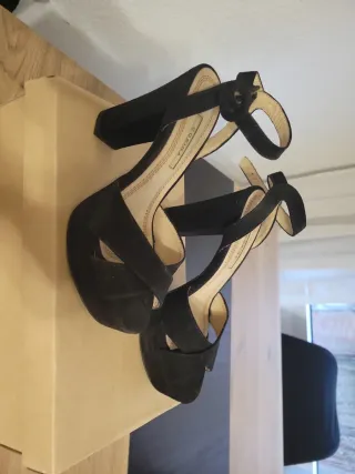 Zapatos de tacón negros con plataforma