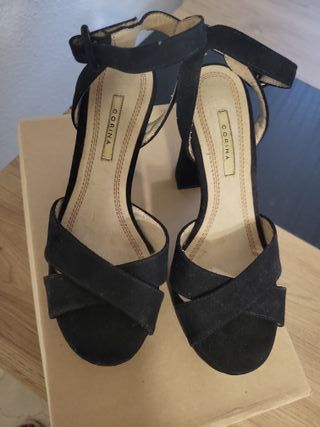 Zapatos de tacón negros con plataforma