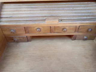 Espositore in legno, tabacco e sigari