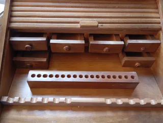 Espositore in legno, tabacco e sigari