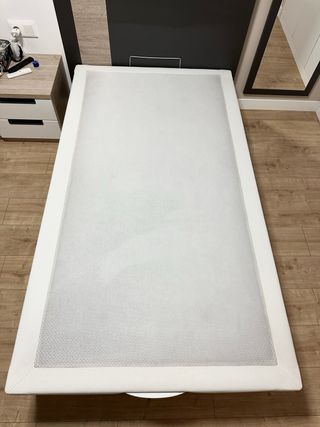 Canapé abatible 1,05x1,90 blanco. No negociable.