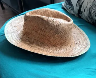 Sombrero de paja tejido