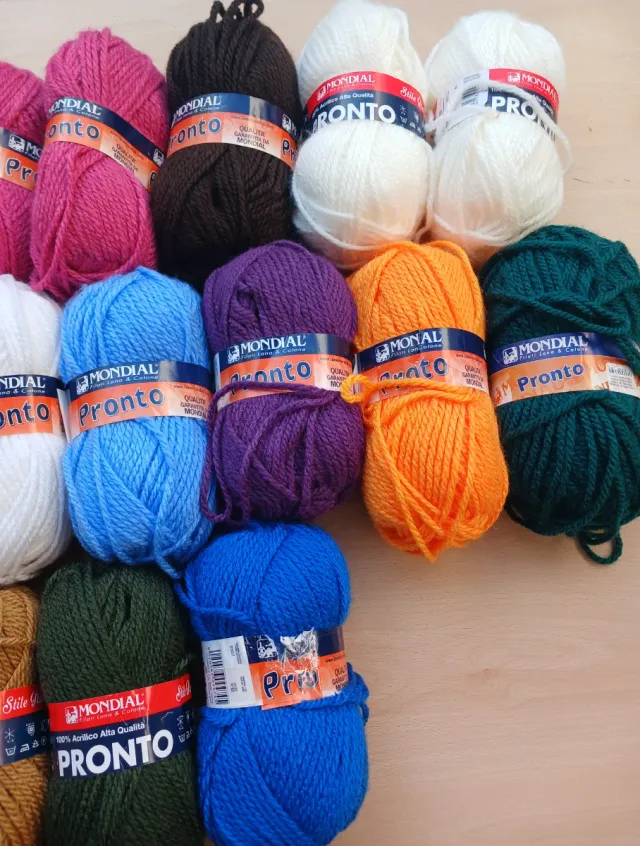 33 Ovillos Lanas Mondial Pronto... LOTE 2