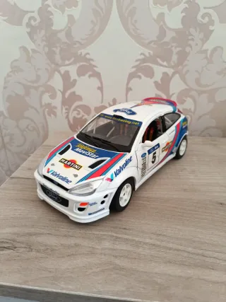 Ford Focus 1:18 Burago