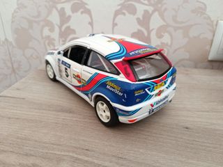 Ford Focus 1:18 Burago