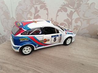 Ford Focus 1:18 Burago