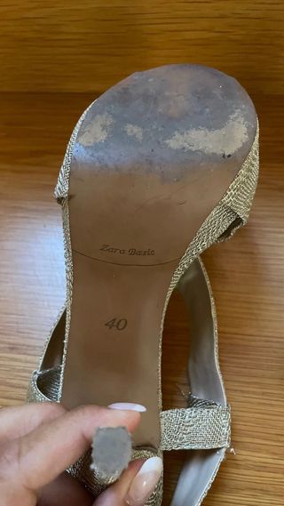 Sandalias doradas Zara tacón vestir
