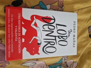 Un lobo dentro / The Wolf Inside (Spanish Edition)