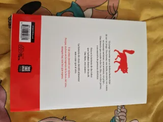 Un lobo dentro / The Wolf Inside (Spanish Edition)